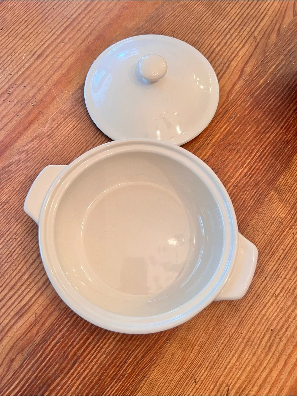 Longaberger Pottery covered round casserole dish